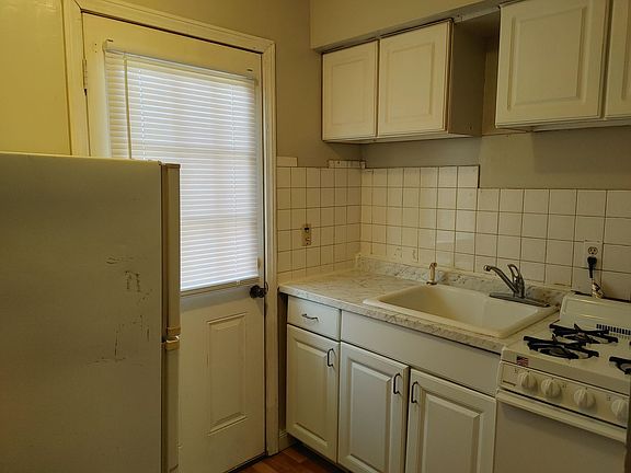 4th image of 818 Grafton St #820