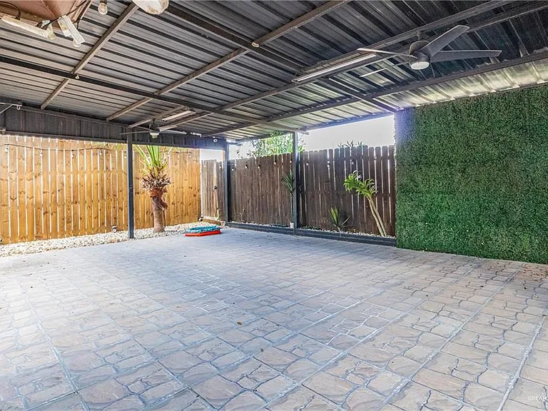 1709 Calle Tulipan — Photo 19