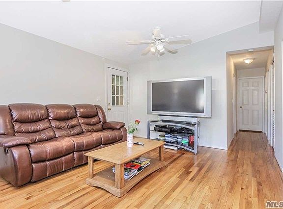 4th image of 34 Kayron Dr