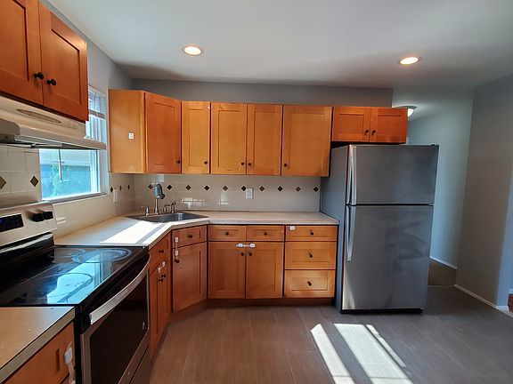 4th image of 2173 Roosevelt Ave
