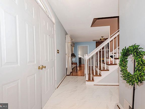 4th image of 213 King James Rd