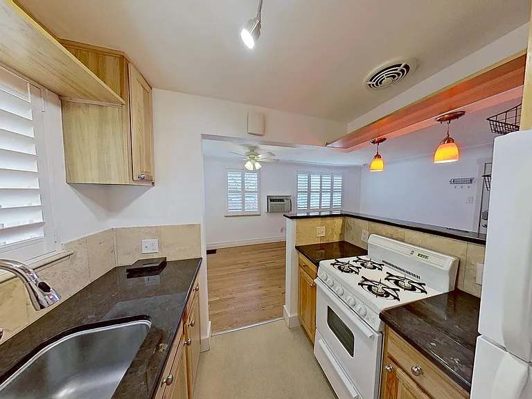 245 S Pennsylvania St #5 — Photo 4