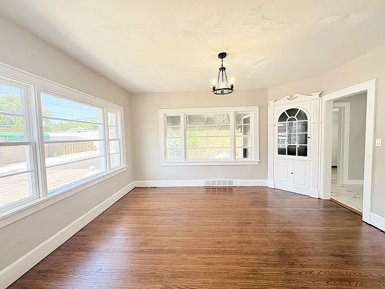 901 Woodsdale Ave — Photo 12