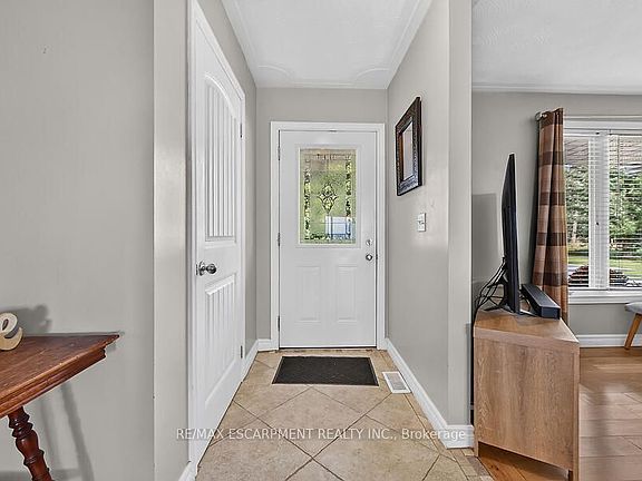 5th image of 614 Concession 10 Rd