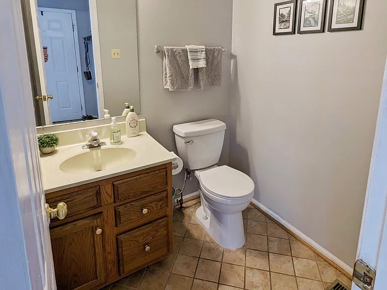 5240 Earles Ct — Photo 12
