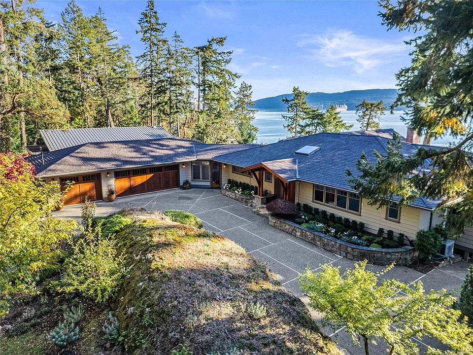1st image of 220 Scott Point Dr