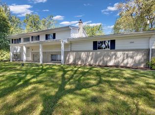 8300 Oak Hill Rd, Clarkston, MI 48348