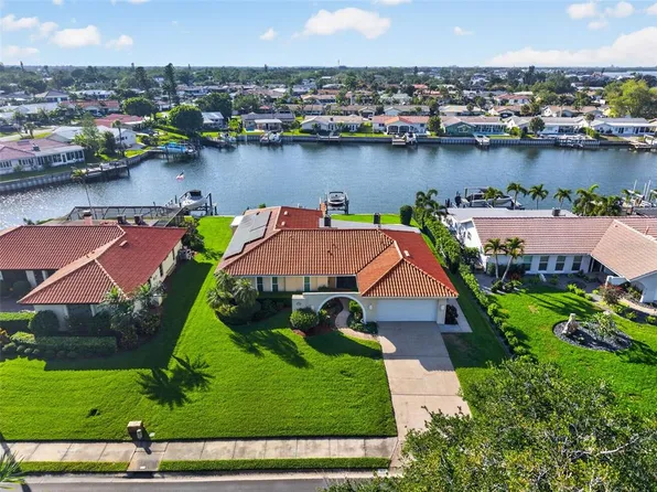 4712 Overlook Dr NE, Saint Petersburg, FL 33703