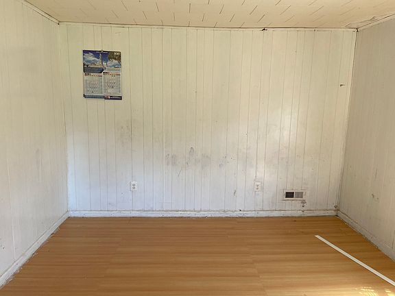 2nd image of 118 Kehr St #1