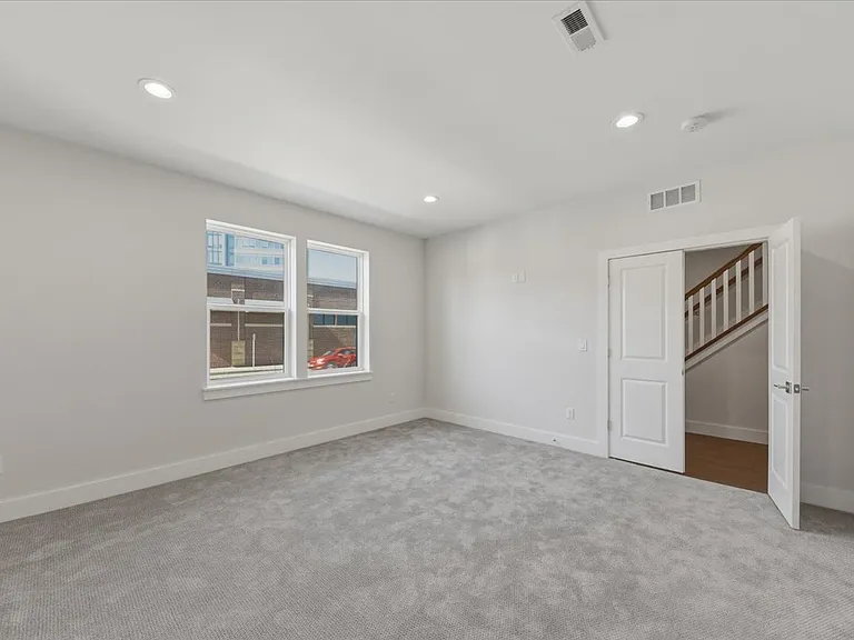 3912 Edwards Rd — Photo 11