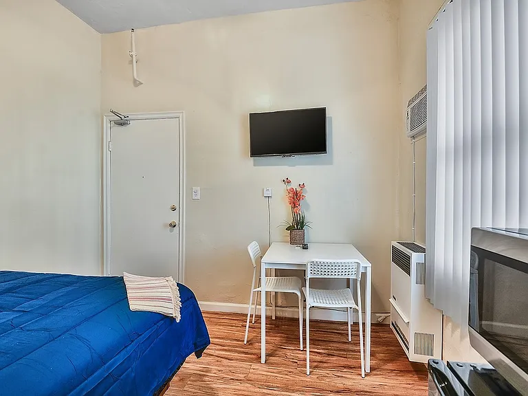MacArthur Park Apartments — Photo 15