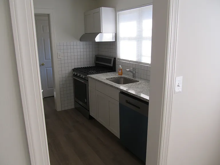 410 Trinity Ave — Photo 4