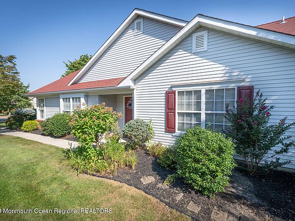 3rd image of 2325 E Ashfield Court