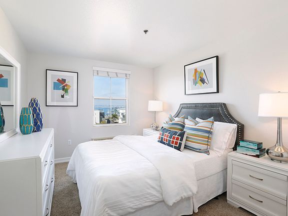 5th image of 2040 Columbia St APT 206