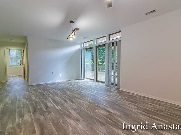 5th image of 2006 Wealthy St SE APT 2