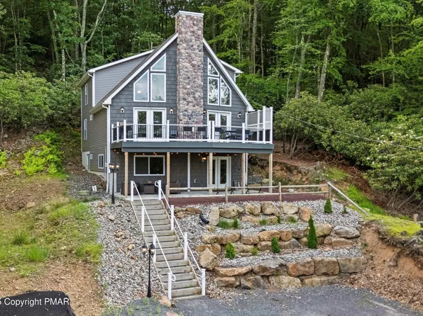 39 S Lake Dr, Lake Harmony, PA 18624