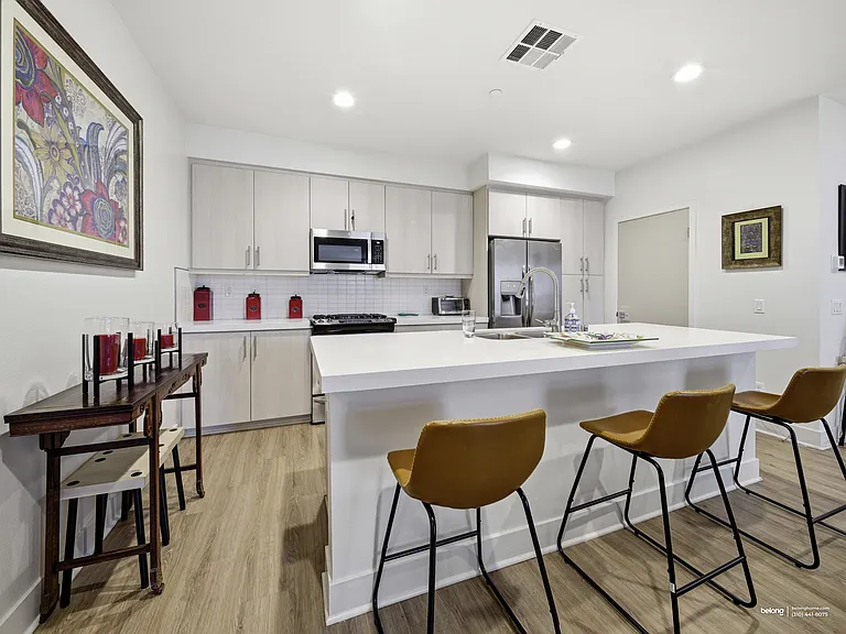 2111 N Cahuenga Blvd #14 — Photo 13