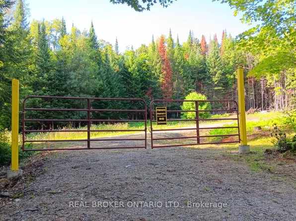 1555 Minnicock Lake Rd, Dysart Et Al, ON K0M 1S0