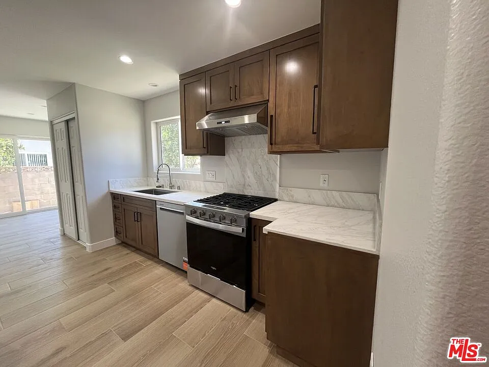 4 bed, 1200 sqft, $4,000 — Photo 2