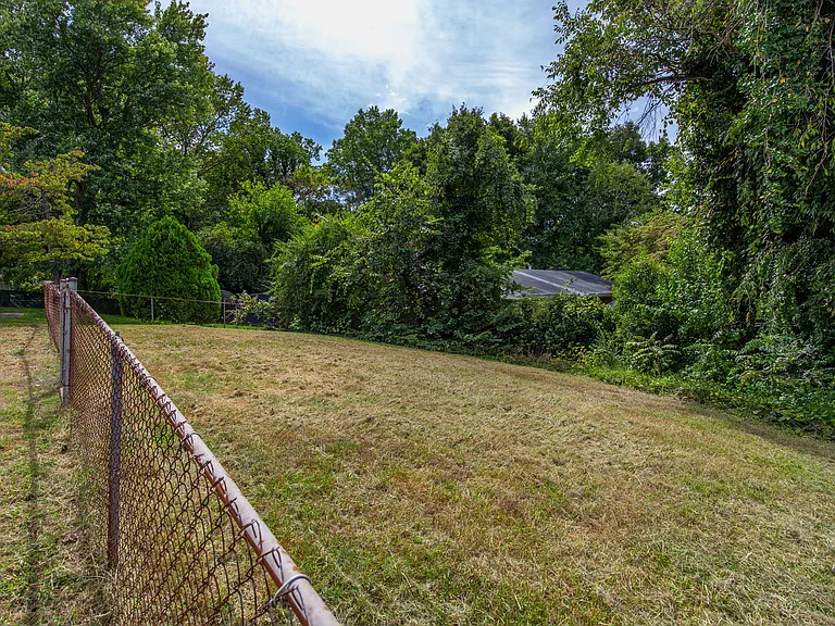 1306 Madison Ave — Photo 23