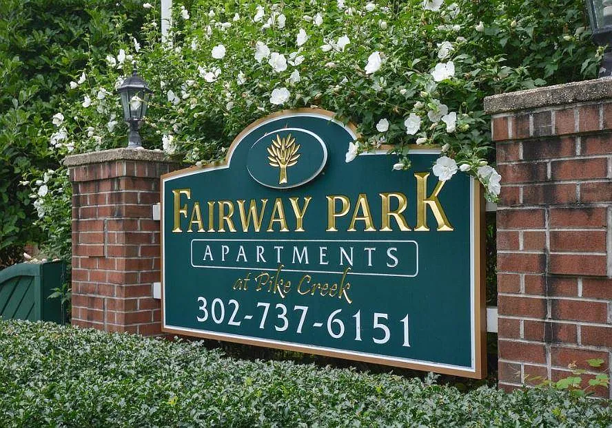 Fairway Park Apartments & Townhomes — Photo 2