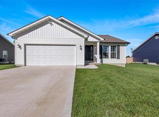 405 N 3rd St, New Florence, MO 63363