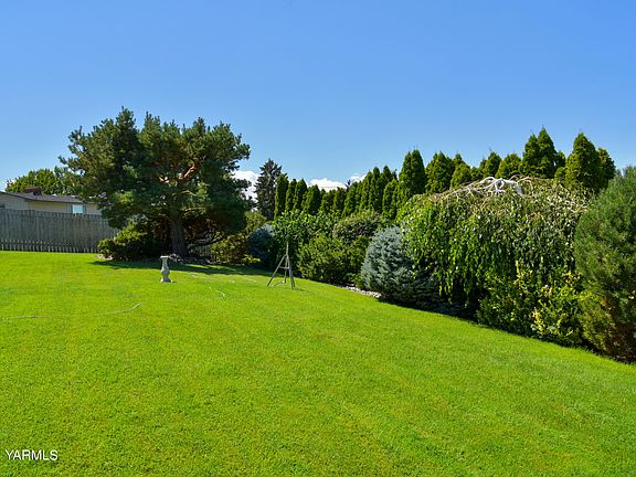 2nd image of 845 Upland Dr