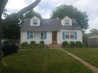 17 E 25th St, Huntington Station, NY 11746
