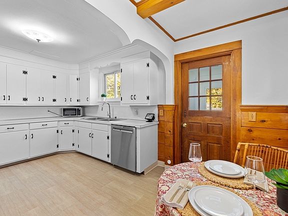 3rd image of 48 McKinley St #48