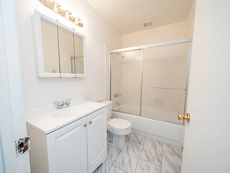 9309 Bancroft Ave — Photo 11