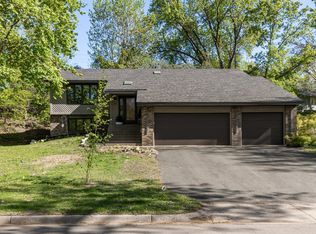 131 Oak Shore Dr, Burnsville, MN 55306