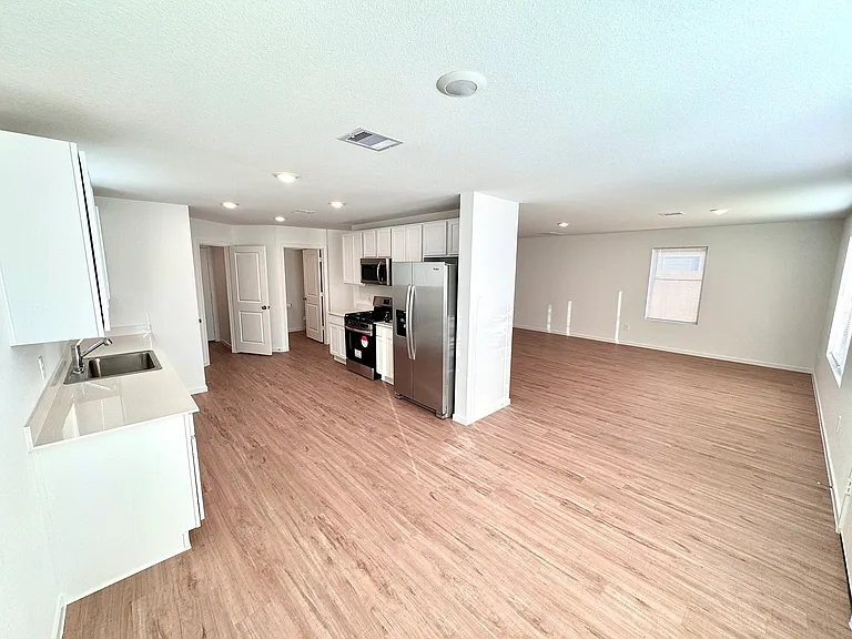 1553 San Sebastien Dr — Photo 4