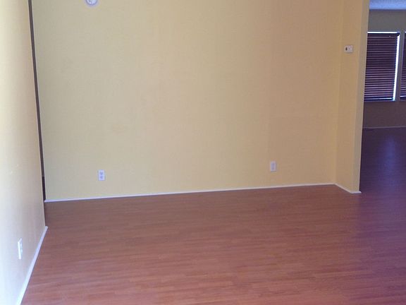 5th image of 50 Carolina Ct