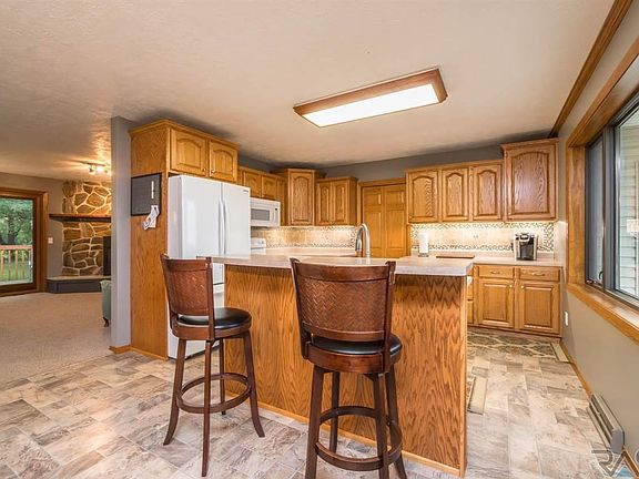 5th image of 27015 Reynolds Pl