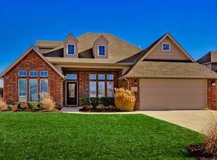 106 NE Lake Forest Ln, Bentonville, AR 72712