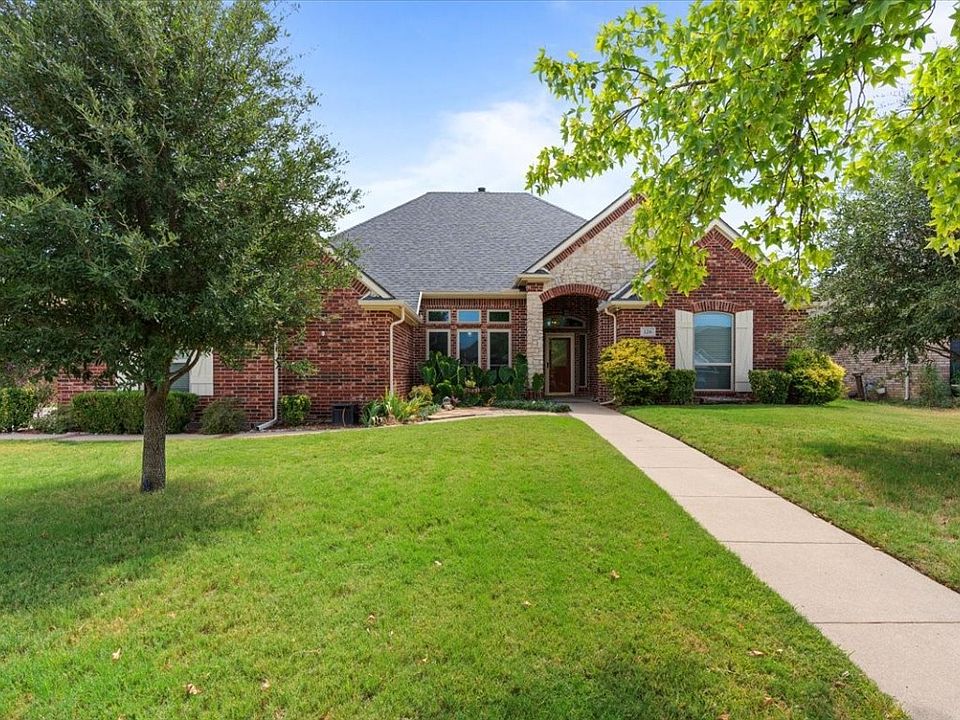 1st image of 126 Honeysuckle Dr