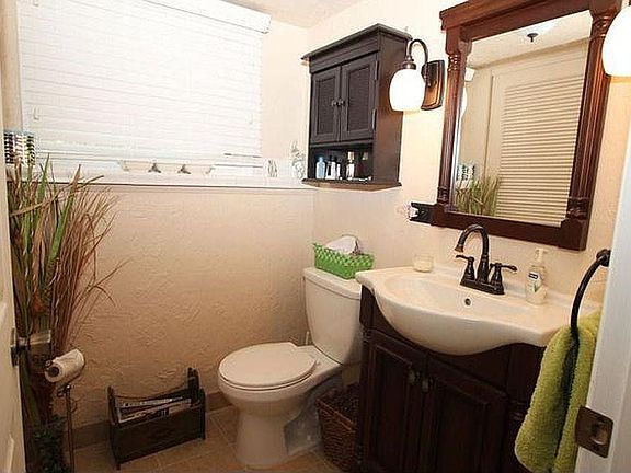 5th image of 375 Pebble Creek Dr