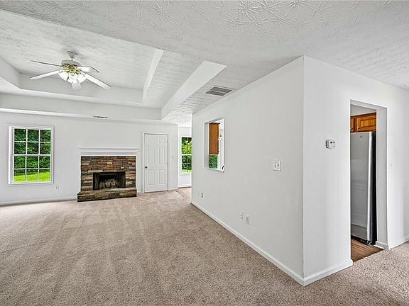 3rd image of 70 Shenandoah Ln