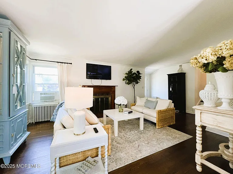 370 Macarthur Ave — Photo 5