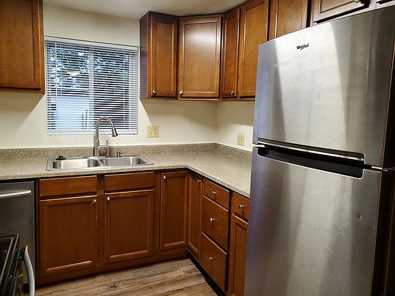 Great counter and cabinet space