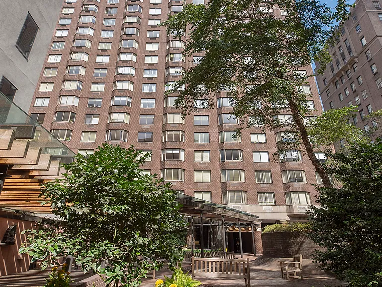 429 E 52nd St #32D — Photo 8