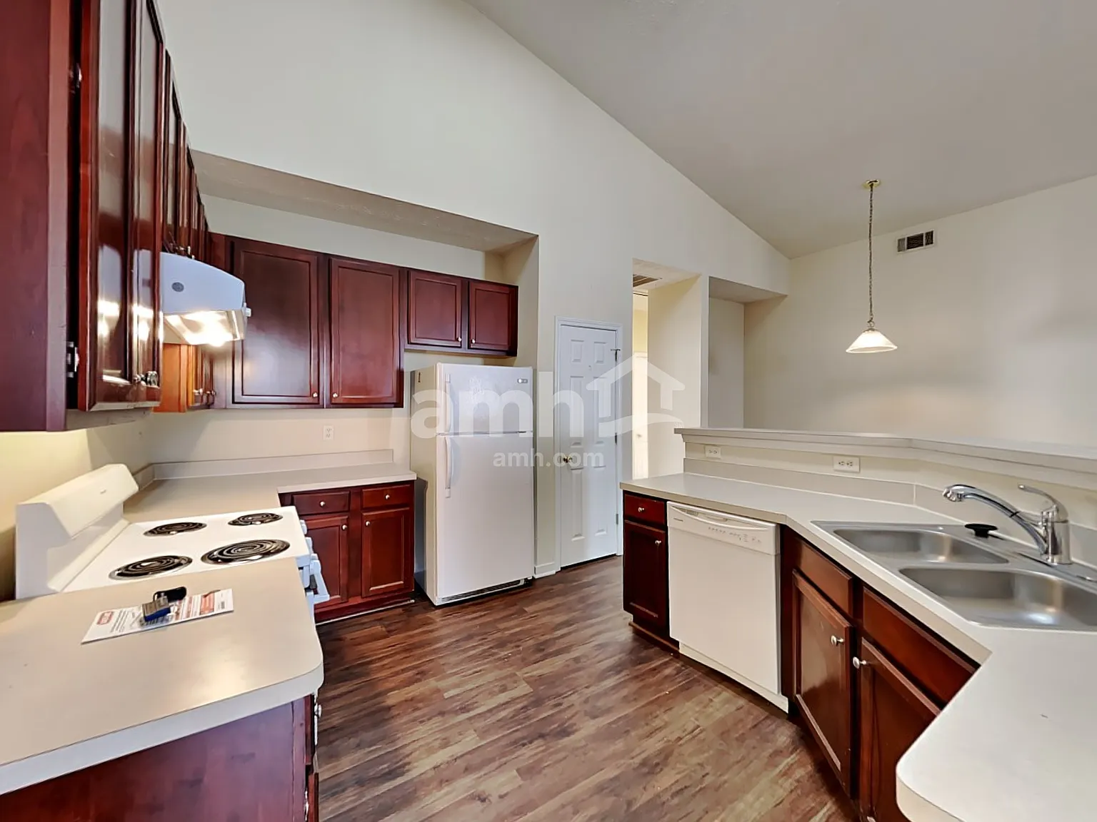 3 bed, 2.0 bath, 1770 sqft, $2,085 — Photo 4