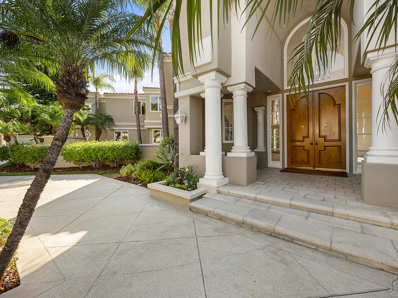 6 bed, 7.5 bath, 7793 sqft, $17,000 — Photo 4