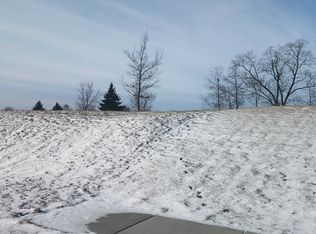 7555 Fairway Dr, Yorkville, IL