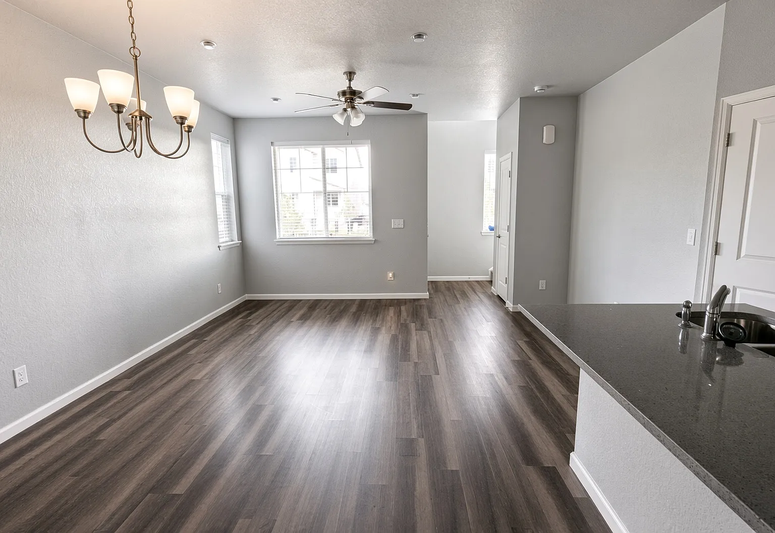 3 bed, 2.5 bath, 1432 sqft, $2,799 — Photo 4