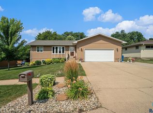 421 N Division Ave, Madison, SD 57042