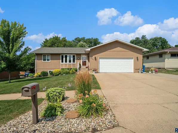 421 N Division Ave, Madison, SD 57042