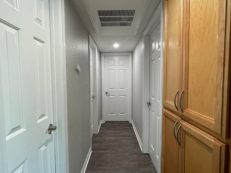Park Plaza Apartments — Photo 42