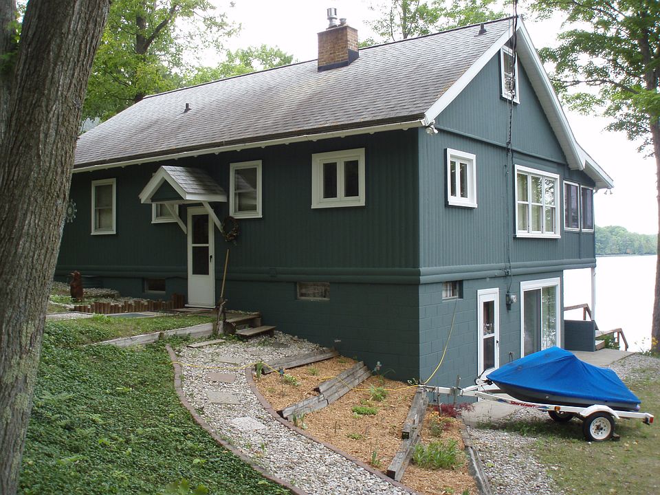 Lake Ann log home