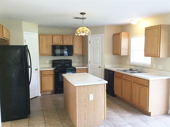 5th image of 31802 Parkdale Dr